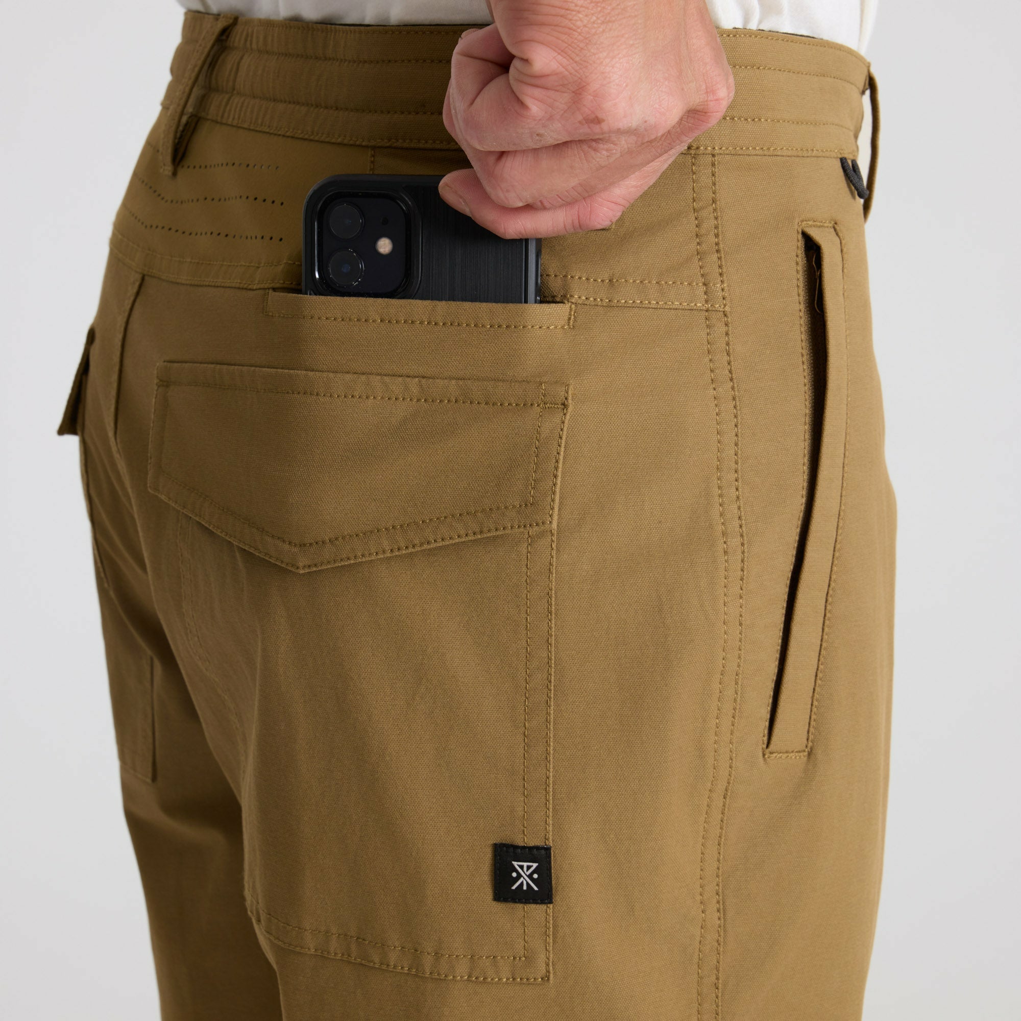 Layover Pro Traveler Shorts in Dark Khaki