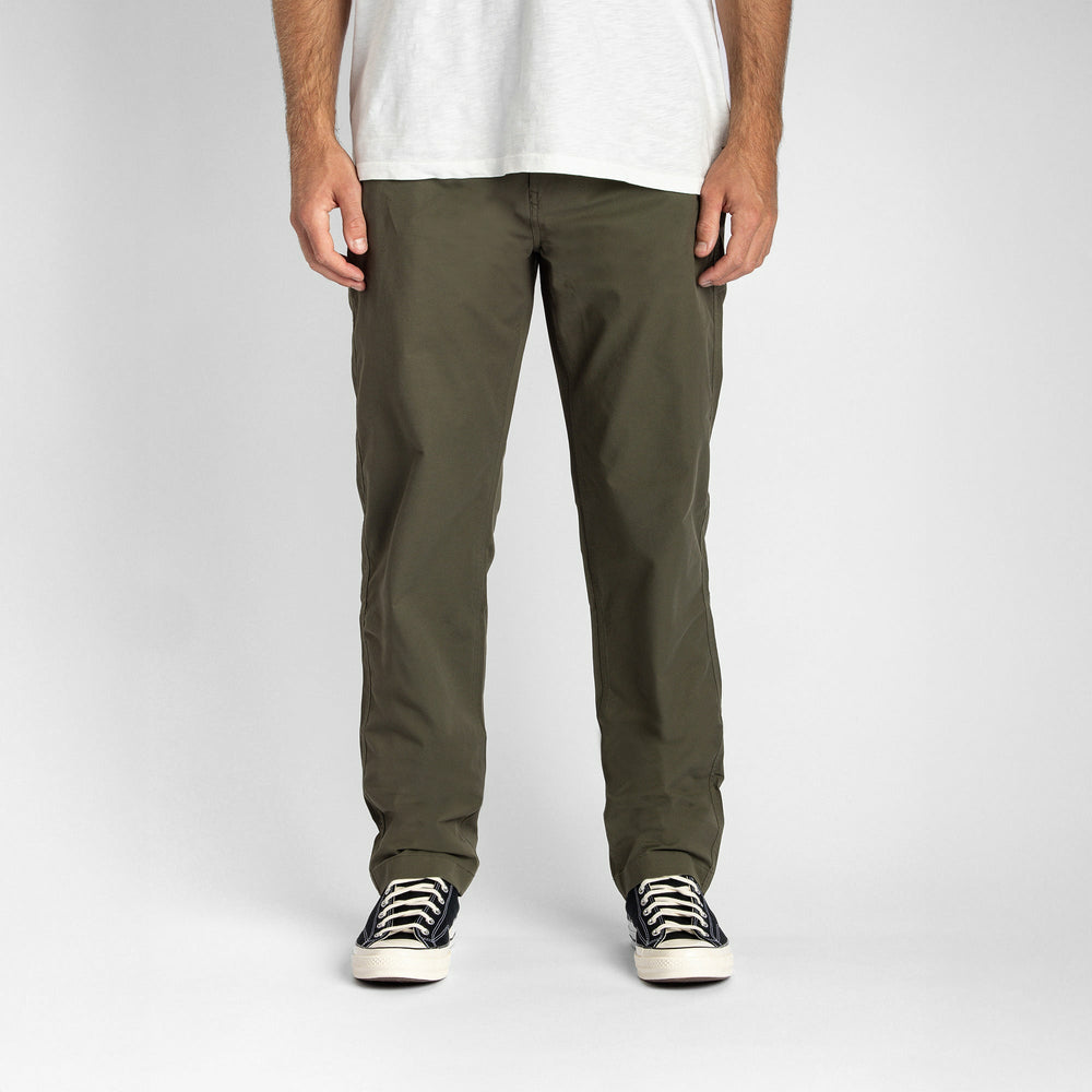 Layover Pro Traveler Pants in Military