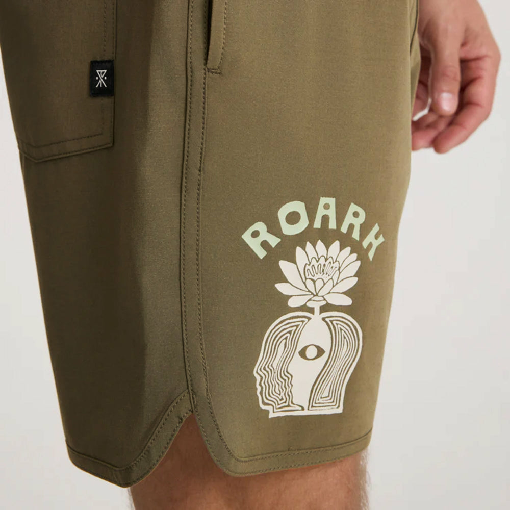 Chiller Scallop Boardshorts in Military