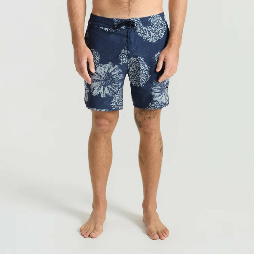 Chiller Scallop Boardshorts in Navy