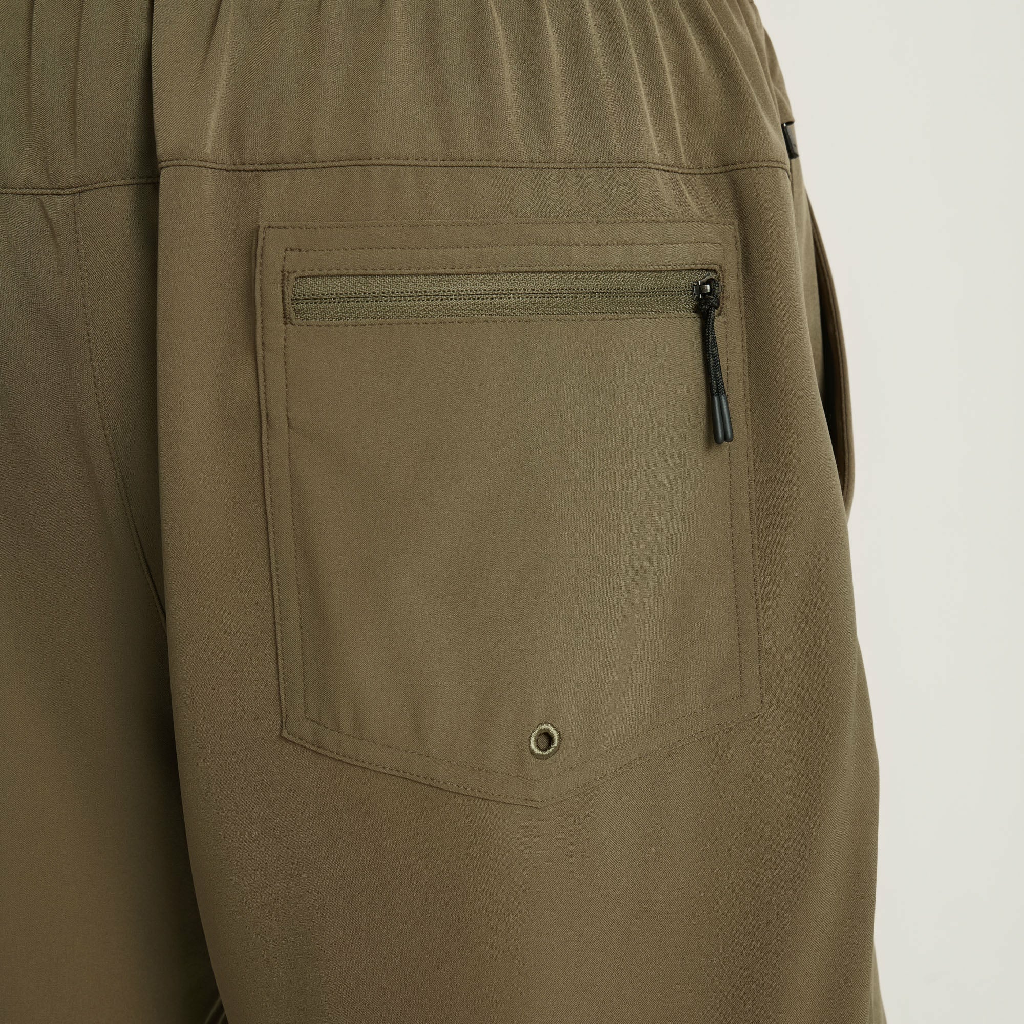 Serrano 7" Active Stretch Shorts in Military