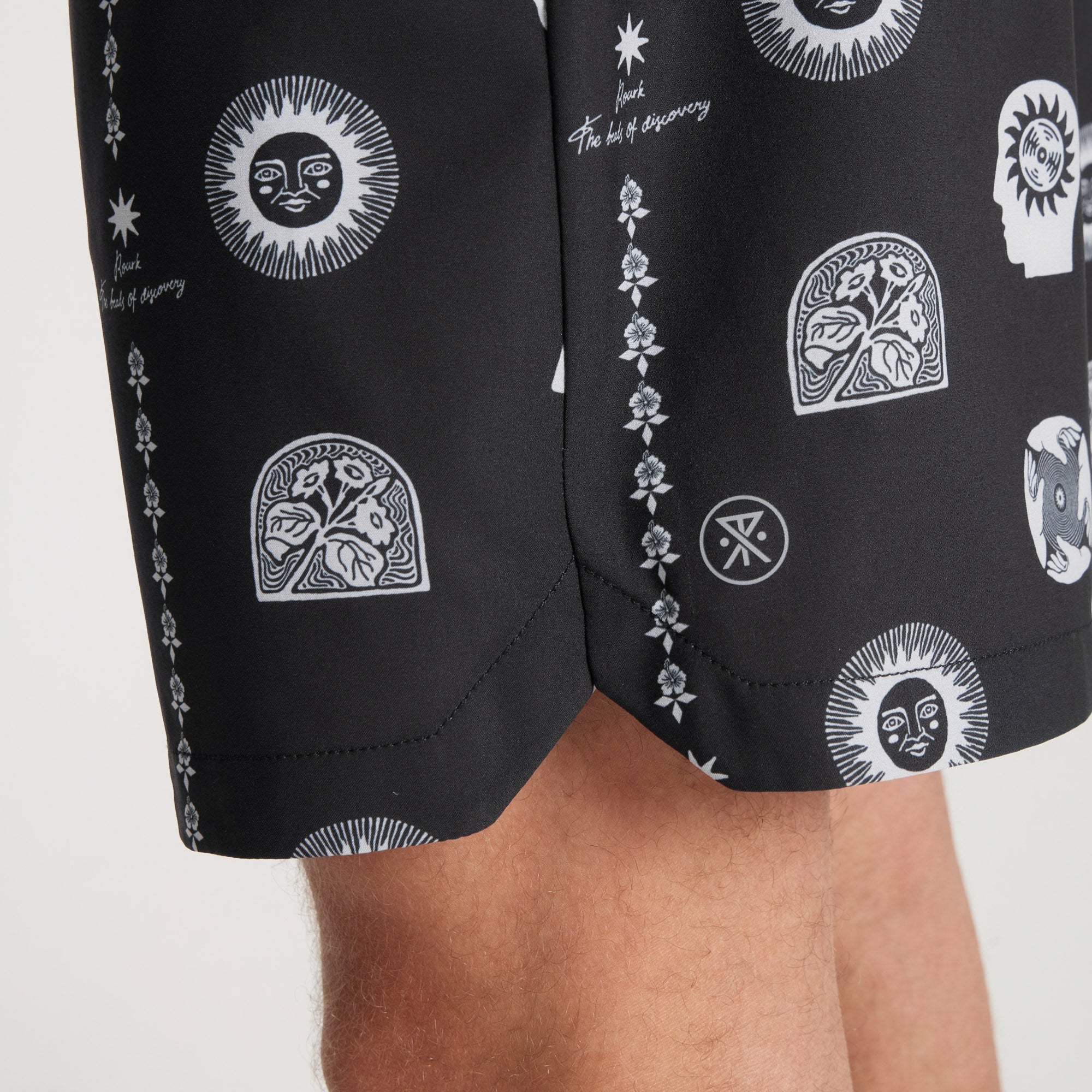 Serrano 7" Active Stretch Shorts in Black Print