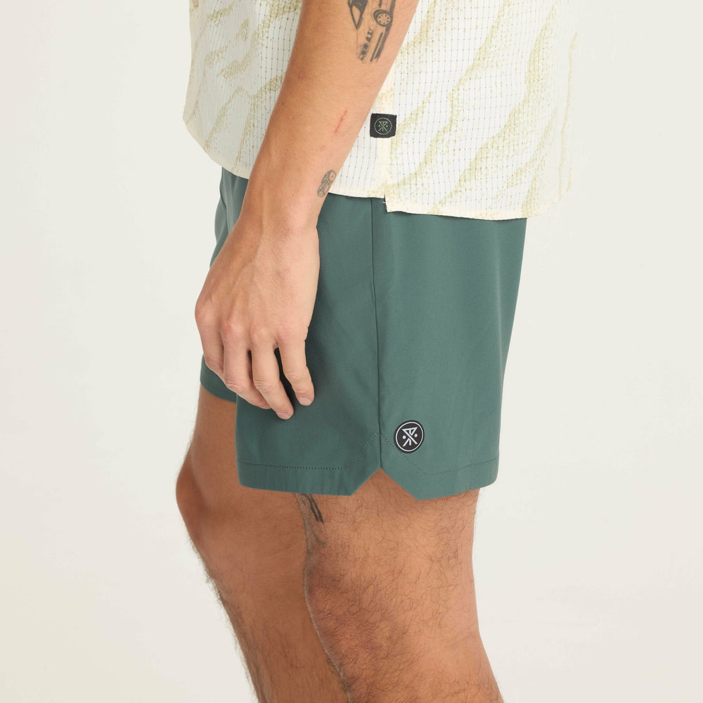 Serrano 7" Shorts in Forest