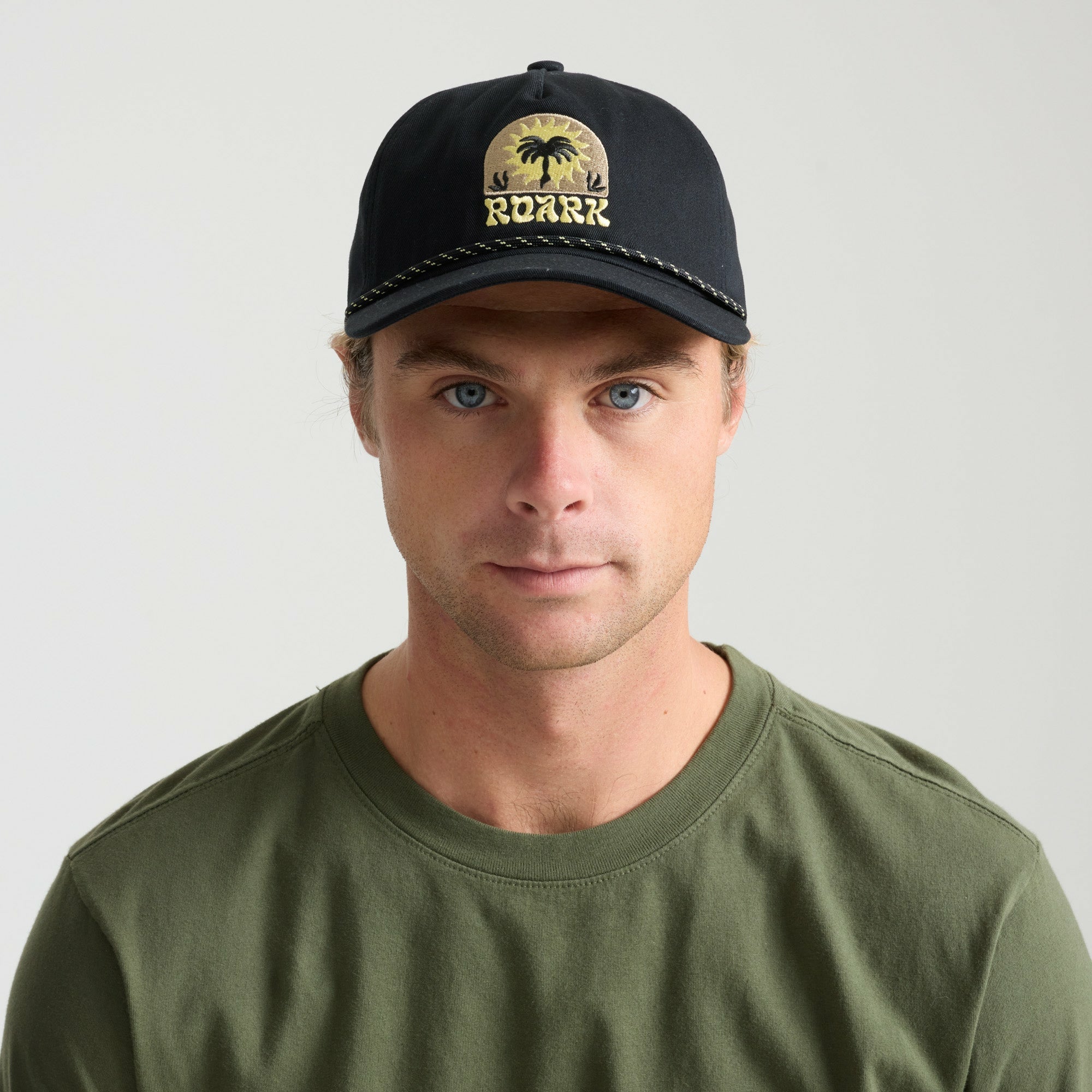 Venture Snapback Hat in Black