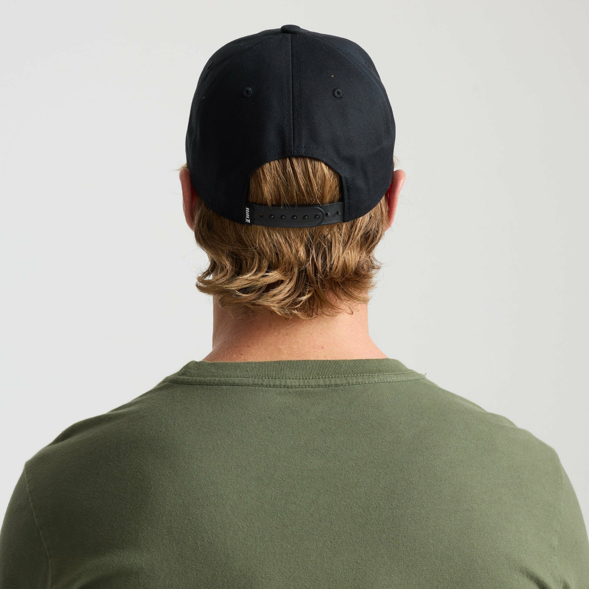Venture Snapback Hat in Black