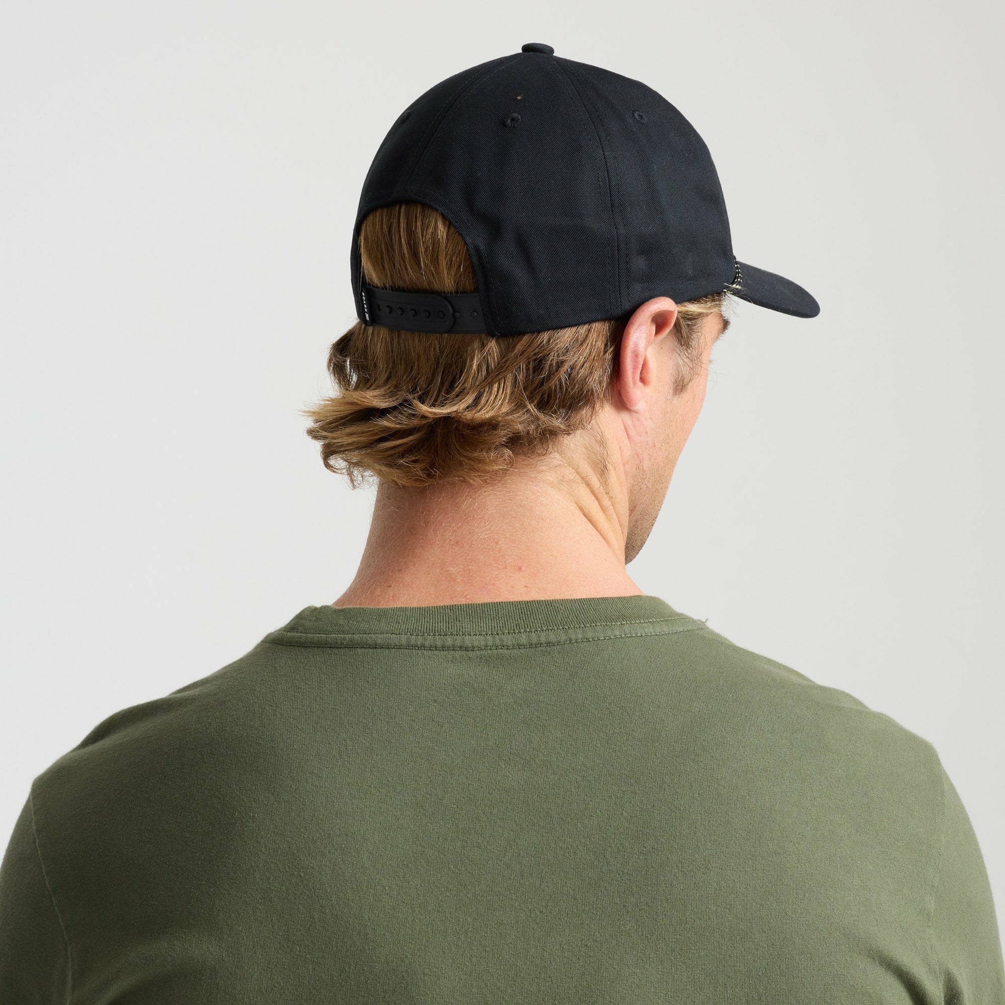 Venture Snapback Hat in Black